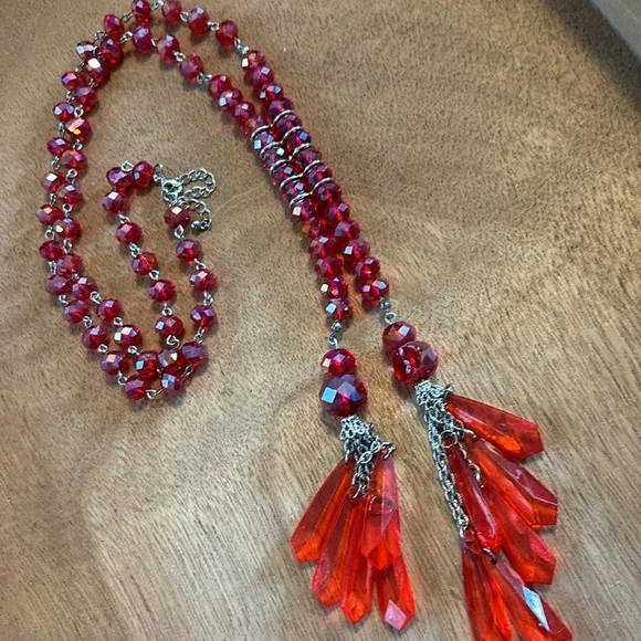 Gorgeous pink/Red Aurora Botealis 30” faceted bead dangle necklace